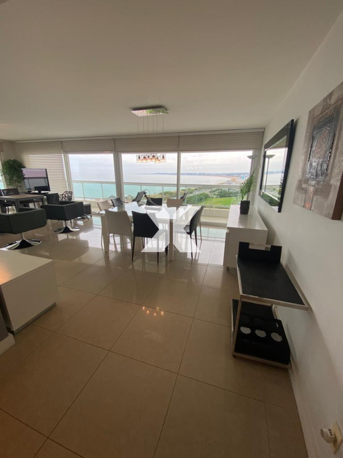 Apartamento ID.537 - Aquarela apartamento en alquiler anual 3 dormitorios y dependencia. Punta del Este.