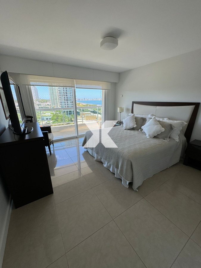 Apartamento ID.532 - Apartamento en venta 4 dormitorios y serv. Torre Aquarela. 