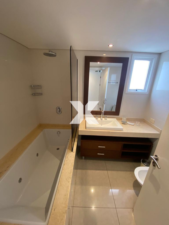 Apartamento ID.537 - Aquarela apartamento en alquiler anual 3 dormitorios y dependencia. Punta del Este.