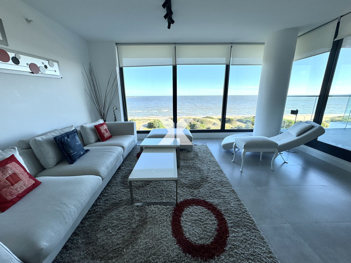 Apartamento ID.569 - Apartamento en venta 2 dormitorios Playa Mansa vista - Venetian - a estrenar - frente al mar- lujo