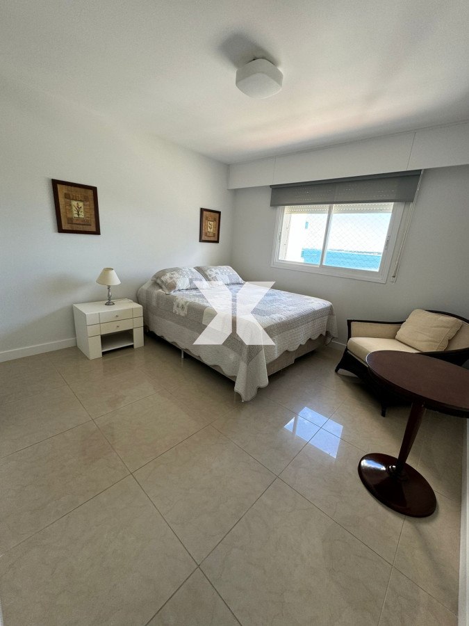 Apartamento ID.532 - Apartamento en venta 4 dormitorios y serv. Torre Aquarela. 