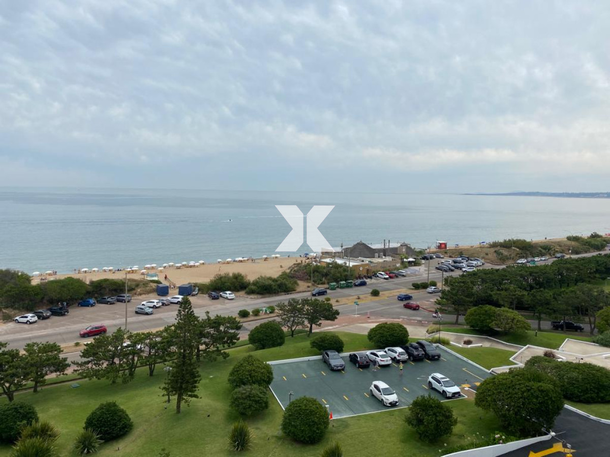 Apartamento ID.537 - Aquarela apartamento en alquiler anual 3 dormitorios y dependencia. Punta del Este.