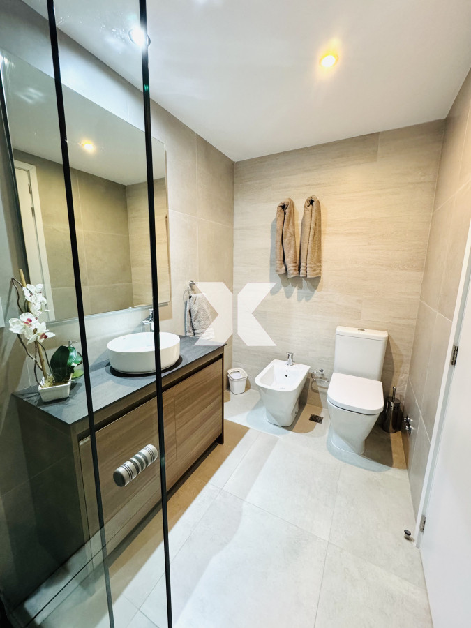 Apartamento ID.569 - Apartamento en venta 2 dormitorios Playa Mansa vista - Venetian - a estrenar - frente al mar- lujo