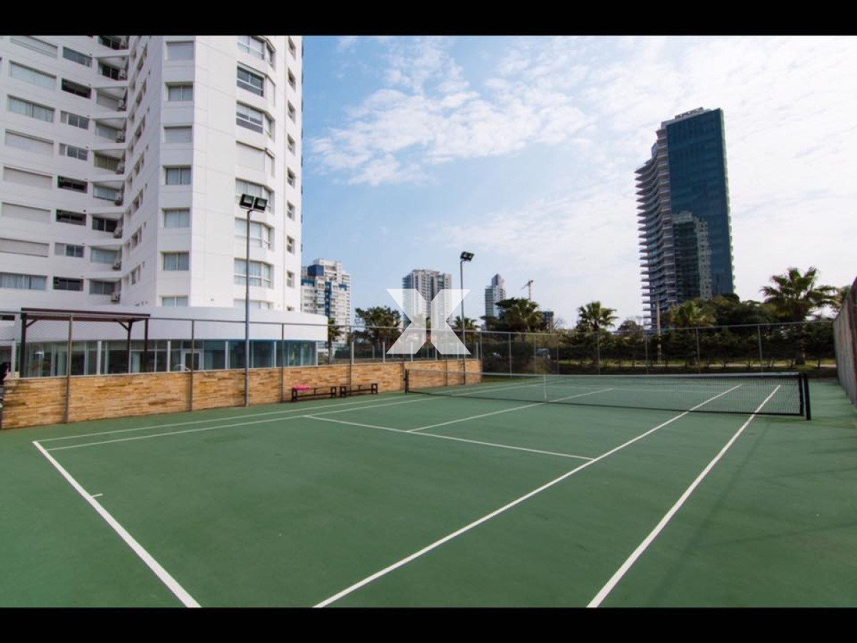 Apartamento ID.570 - Casino Tower  en venta  vista la mar  3 dormitorios 2 baños Punta del Este