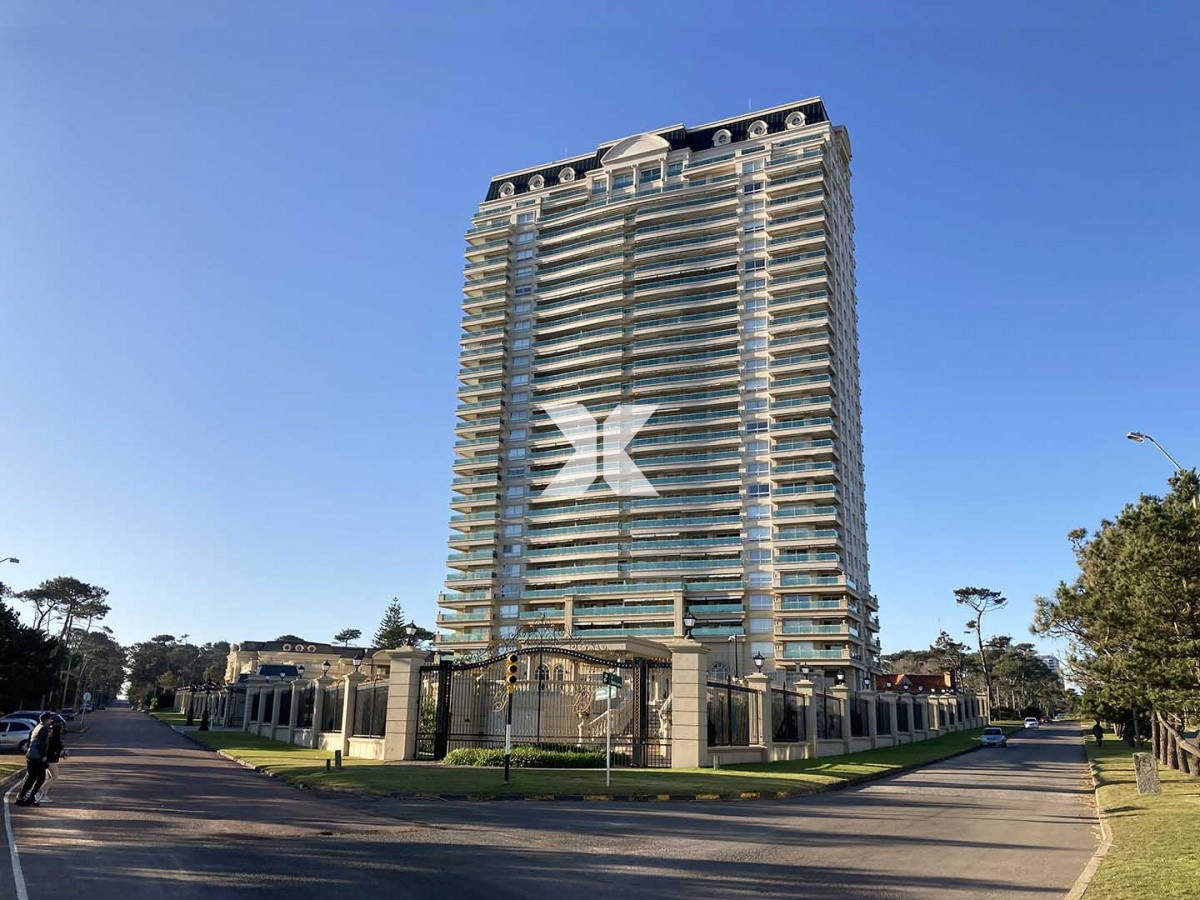 Apartamento ID.431 - Le Jardin apartamento en venta de 3 dormitorios. Vista al mar.