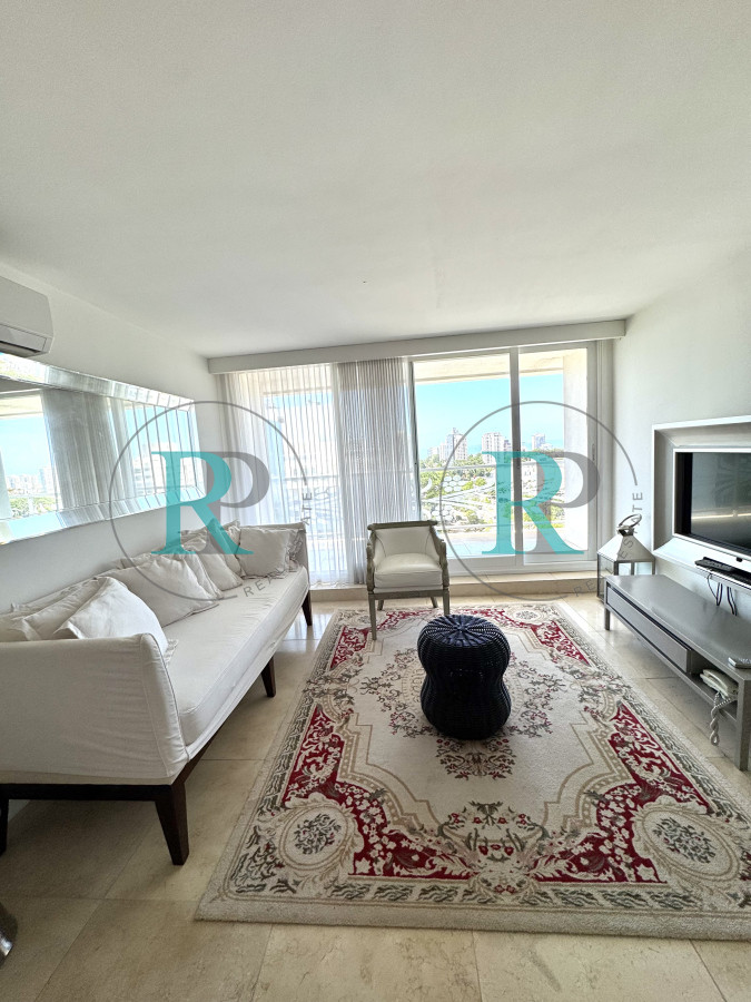 Apartamento ID.2626 - Apartamento de 1 dormitorio en venta. Punta del Este. Torre Yoo