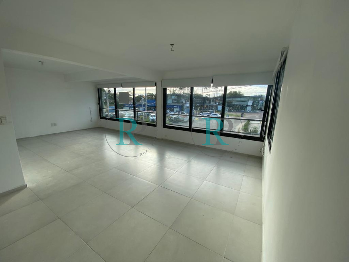 Apartamento ID.945 - Venta con renta anual, apartamento apto profesional, consultorios, estudio... Punta del Este.
