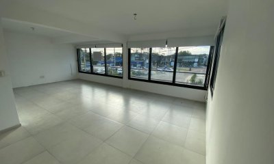 Venta con renta anual, apartamento apto profesional, consultorios, estudio... Punta del Este.