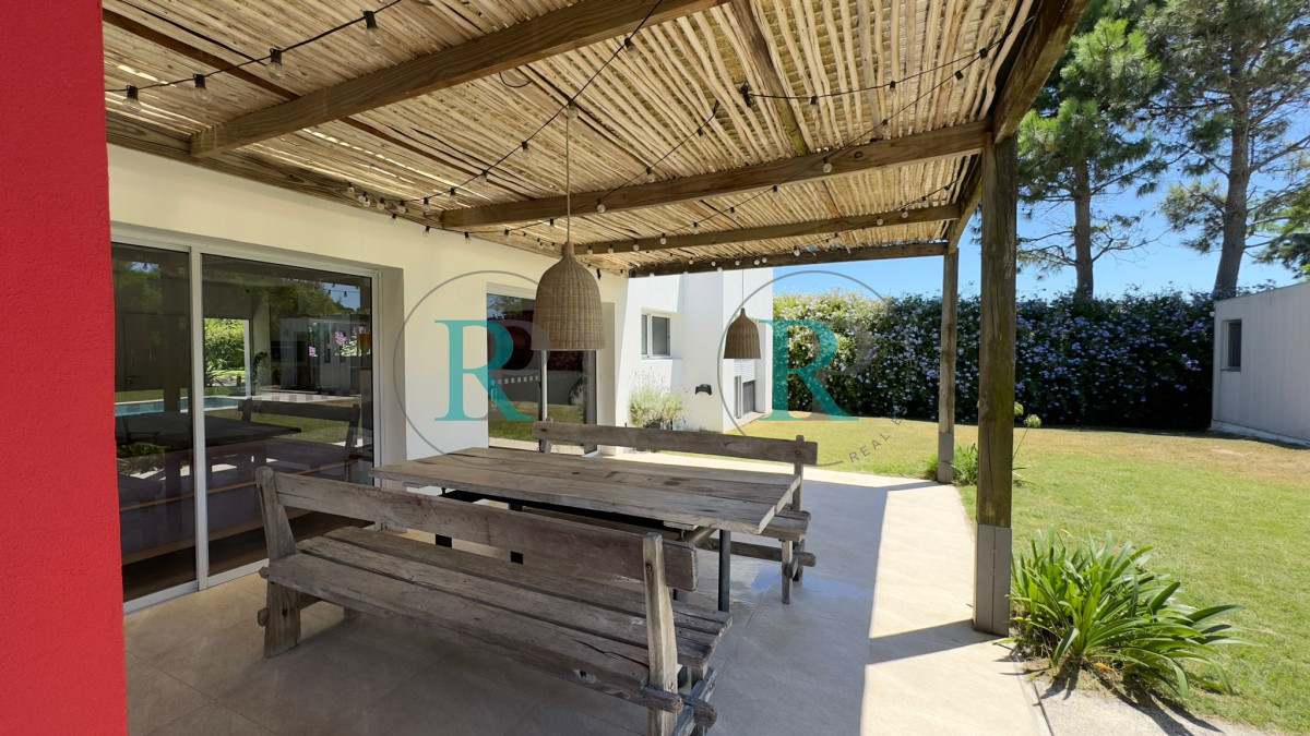 Casa ID.2209 - Casa alquiler anual barrio cerrado. 4 dormitorios piscina, parrillero. 