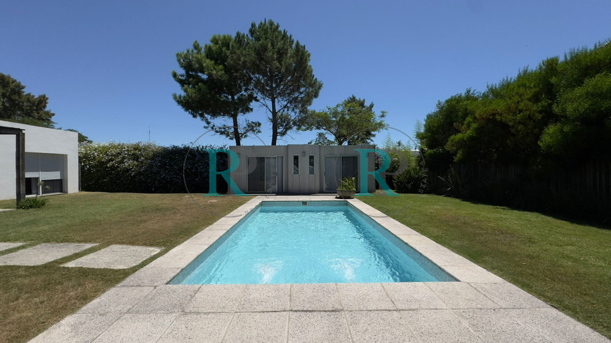 Casa ID.2209 - Casa alquiler anual barrio cerrado. 4 dormitorios piscina, parrillero. 