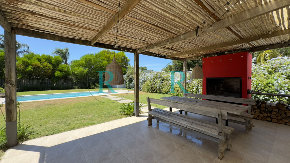 Casa ID.2209 - Casa alquiler anual barrio cerrado. 4 dormitorios piscina, parrillero. 