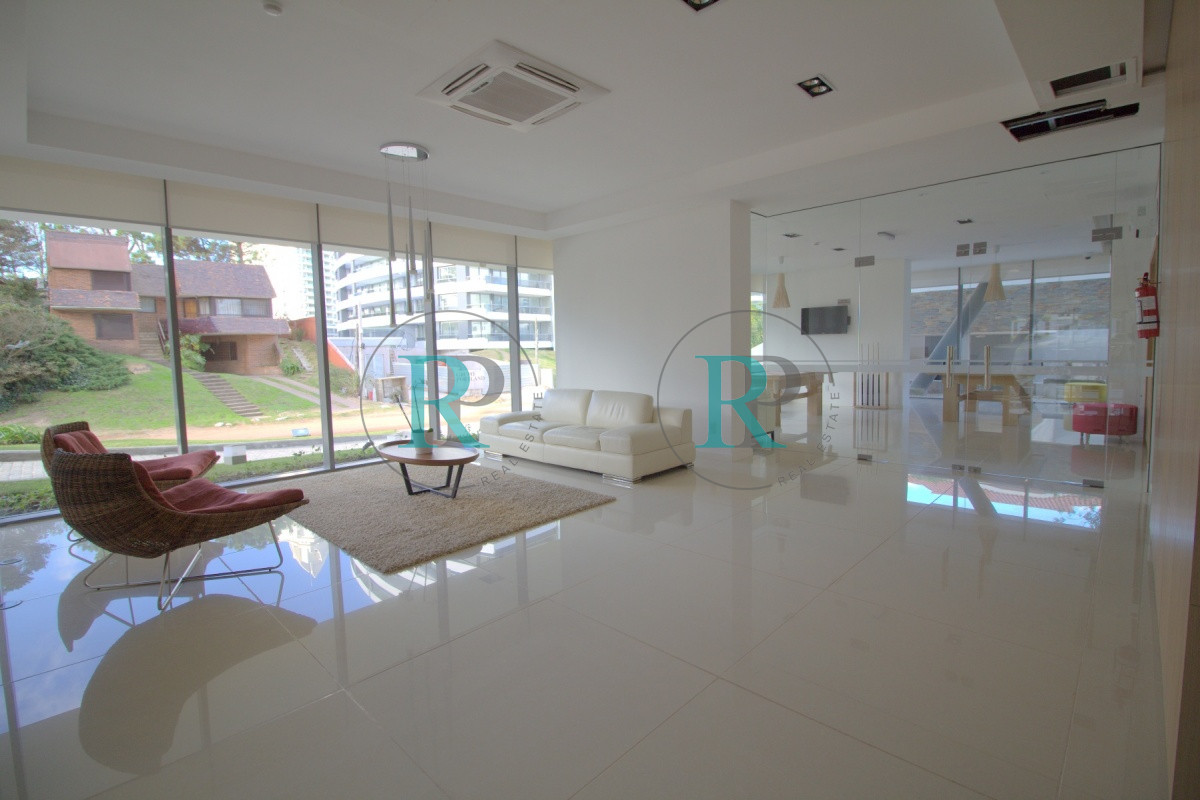 Apartamento ID.1200 - Apartamento en venta 2 dormitorios. Chronos- Playa Brava. Punta del Este.