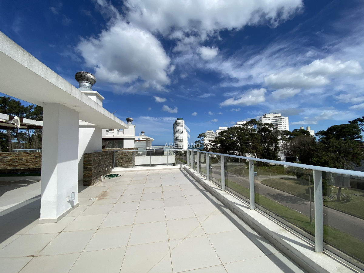 Apartamento ID.2984 - PENTHOUSE en venta Playa Mansa Punta del Este  
