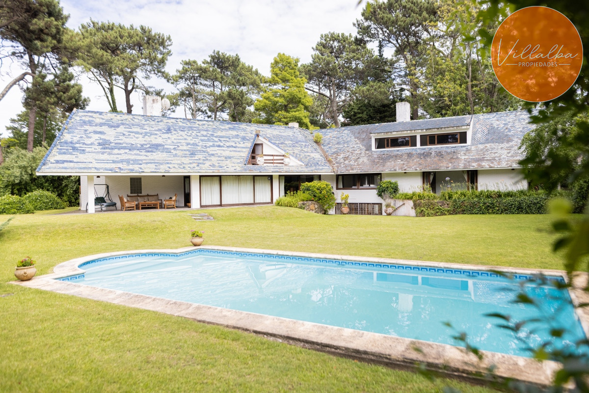 Casa ID.3312 - Casa en venta en paradas -mansa. 6 dormitorios. 852 metros edificados. 