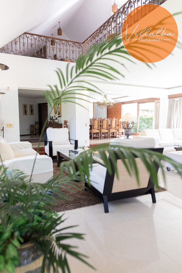 Casa ID.3312 - Casa en venta en paradas -mansa. 6 dormitorios. 852 metros edificados. 