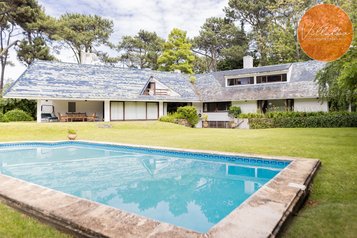 Casa ID.3312 - Casa en venta en paradas -mansa. 6 dormitorios. 852 metros edificados. 
