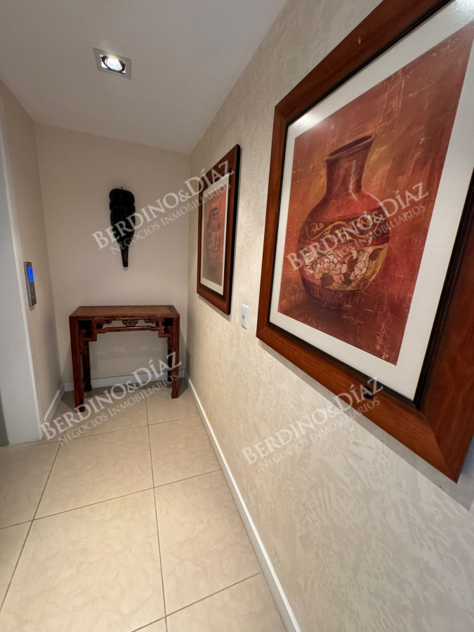 Apartamento ID.2510 - Apartamento en venta 4 dormitorios y servicio  Torre Aquarela. 