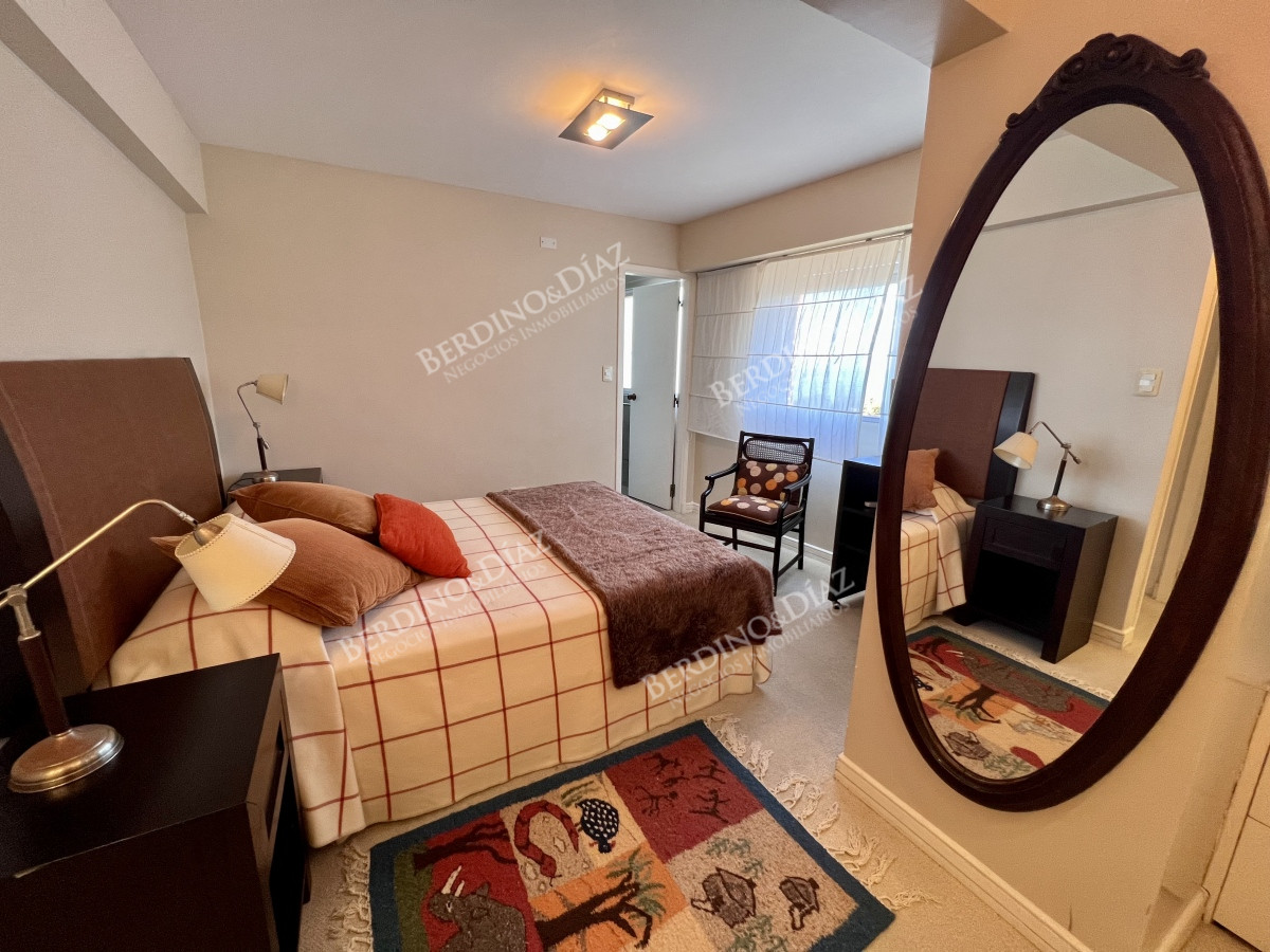 Apartamento ID.2713 - Apartamento en venta de 4 dormitorios frente al mar. Playa mansa. 