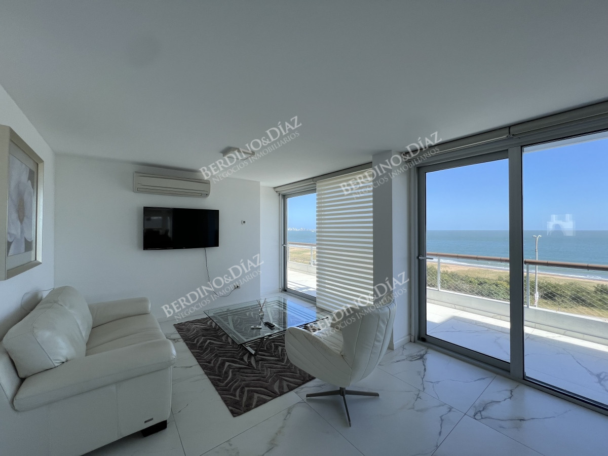 Apartamento ID.2601 - Hermoso apartamento en , venta y alquiler temporal  4 dormitorios. Playa mansa. 