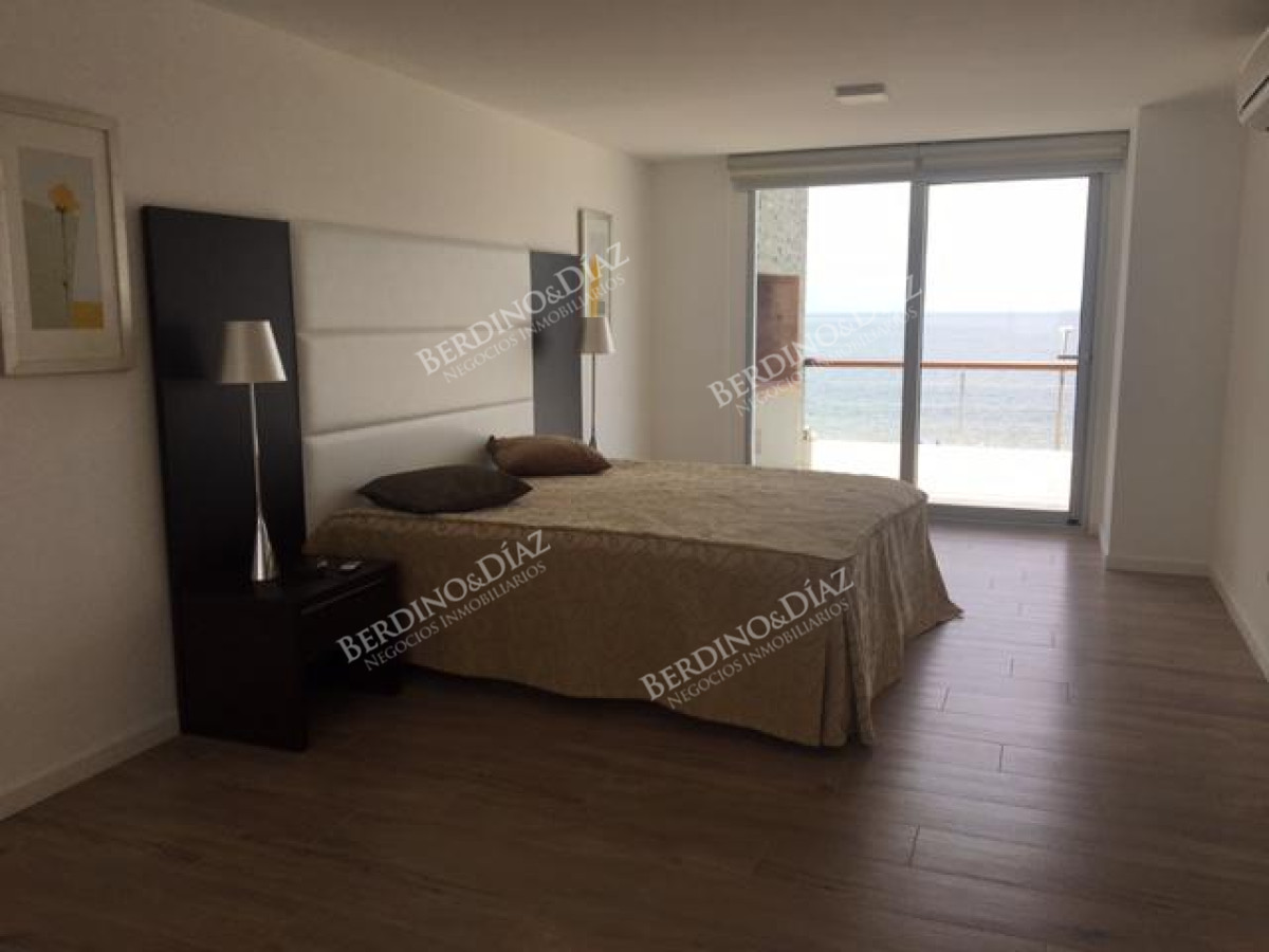 Apartamento ID.2601 - Hermoso apartamento en , venta y alquiler temporal  4 dormitorios. Playa mansa. 