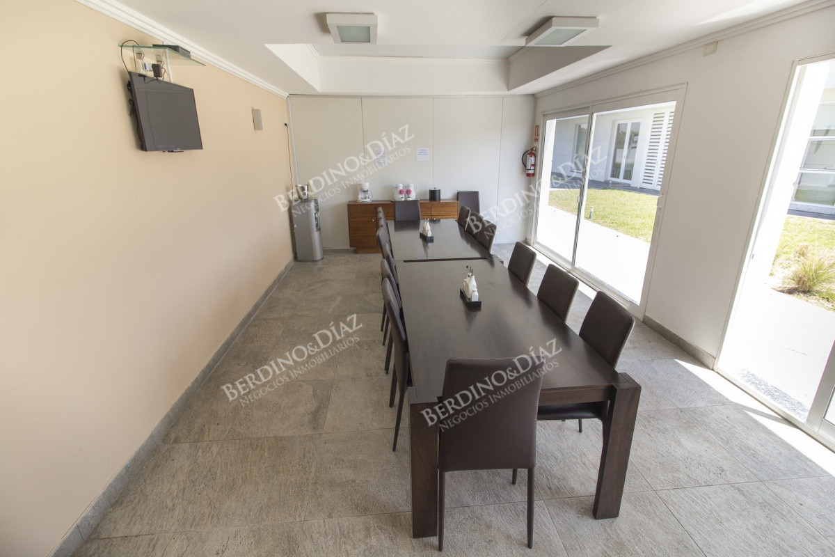 Apartamento ID.2602 - Casino Tower  en venta  vista la mar  3 dormitorios 2 baños Punta del Este