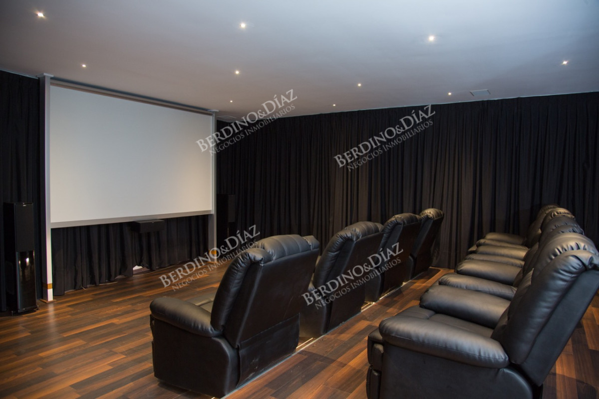 Apartamento ID.2601 - Hermoso apartamento en , venta y alquiler temporal  4 dormitorios. Playa mansa. 