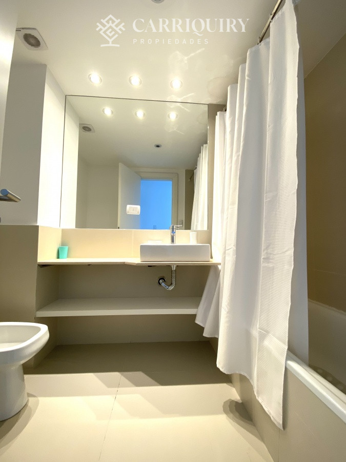 Apartamento ID.7896 - Playa Mansa apartamento en venta 3 dormitorios y servicio.