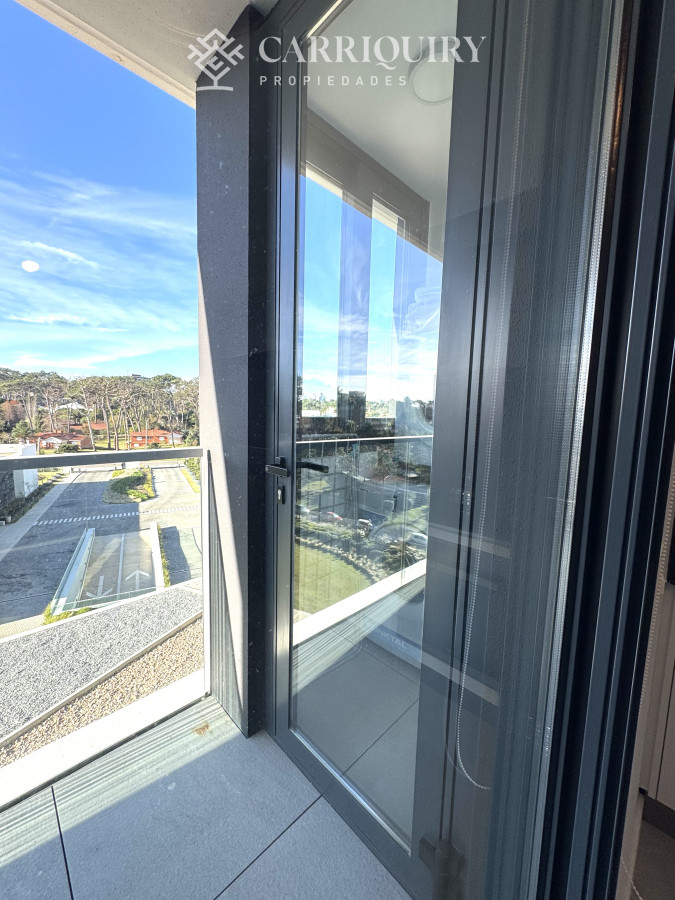 Apartamento ID.8318/Apartamento-en-playa-Brava- - Apartamento en venta 2 dormitorios Playa Mansa vista - Venetian - a estrenar - frente al mar- lujo