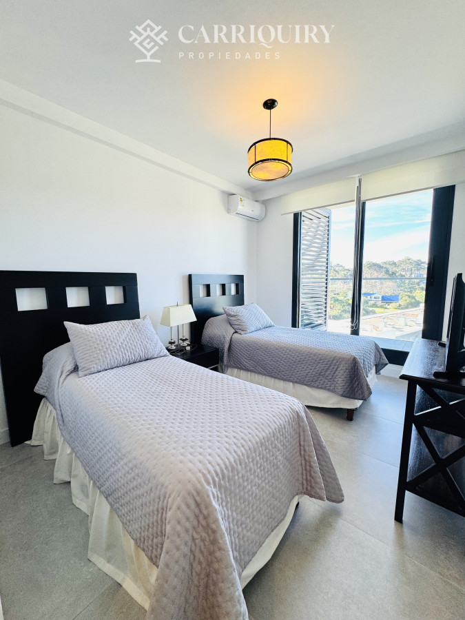 Apartamento ID.8318/Apartamento-en-playa-Brava- - Apartamento en venta 2 dormitorios Playa Mansa vista - Venetian - a estrenar - frente al mar- lujo