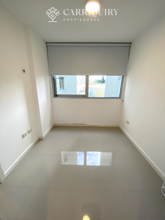 Apartamento ID.7896 - Playa Mansa apartamento en venta 3 dormitorios y servicio.