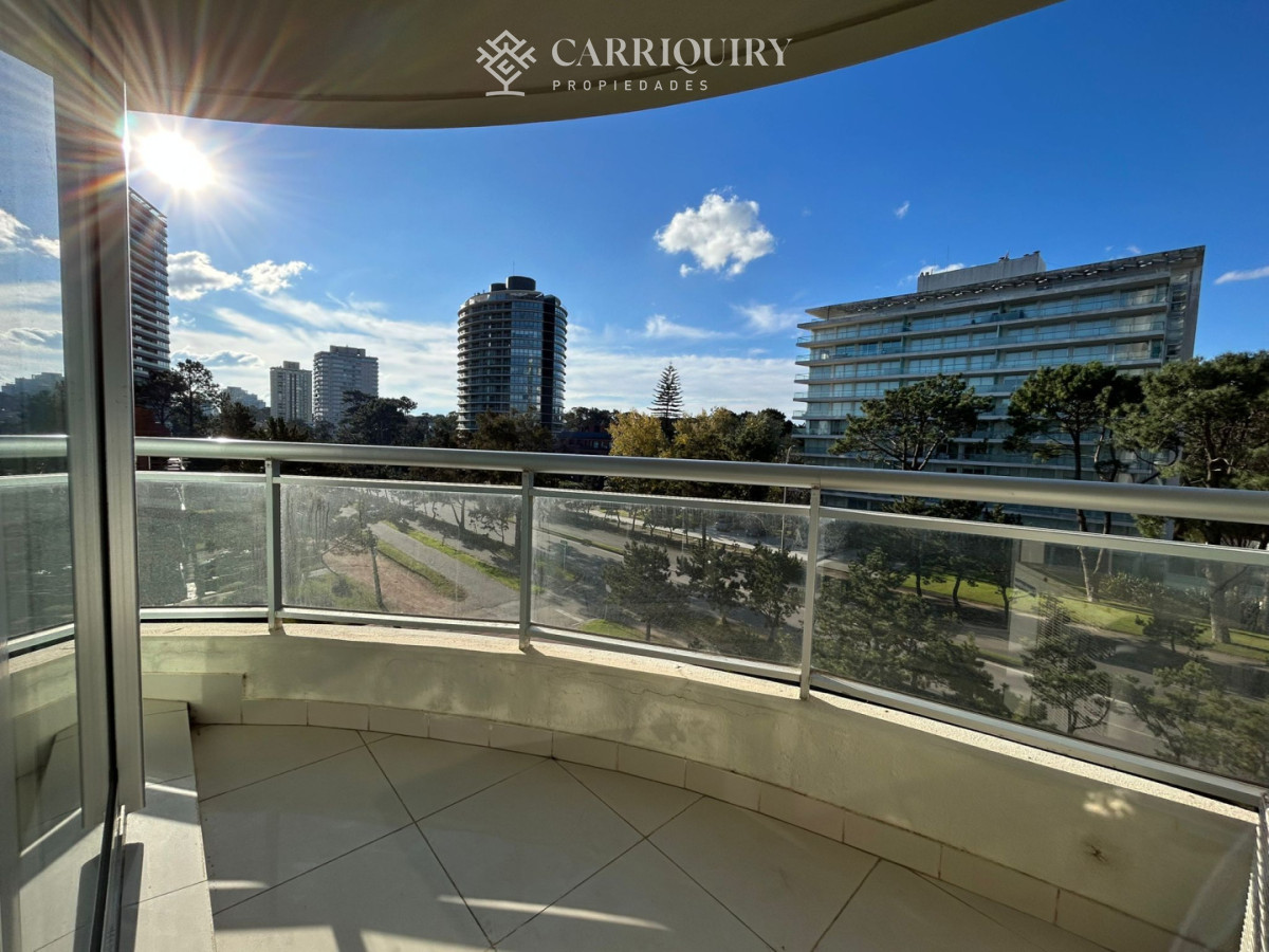 Apartamento ID.10323 - Ocean Drive Apartamento en venta tres dormitorios, full amenities