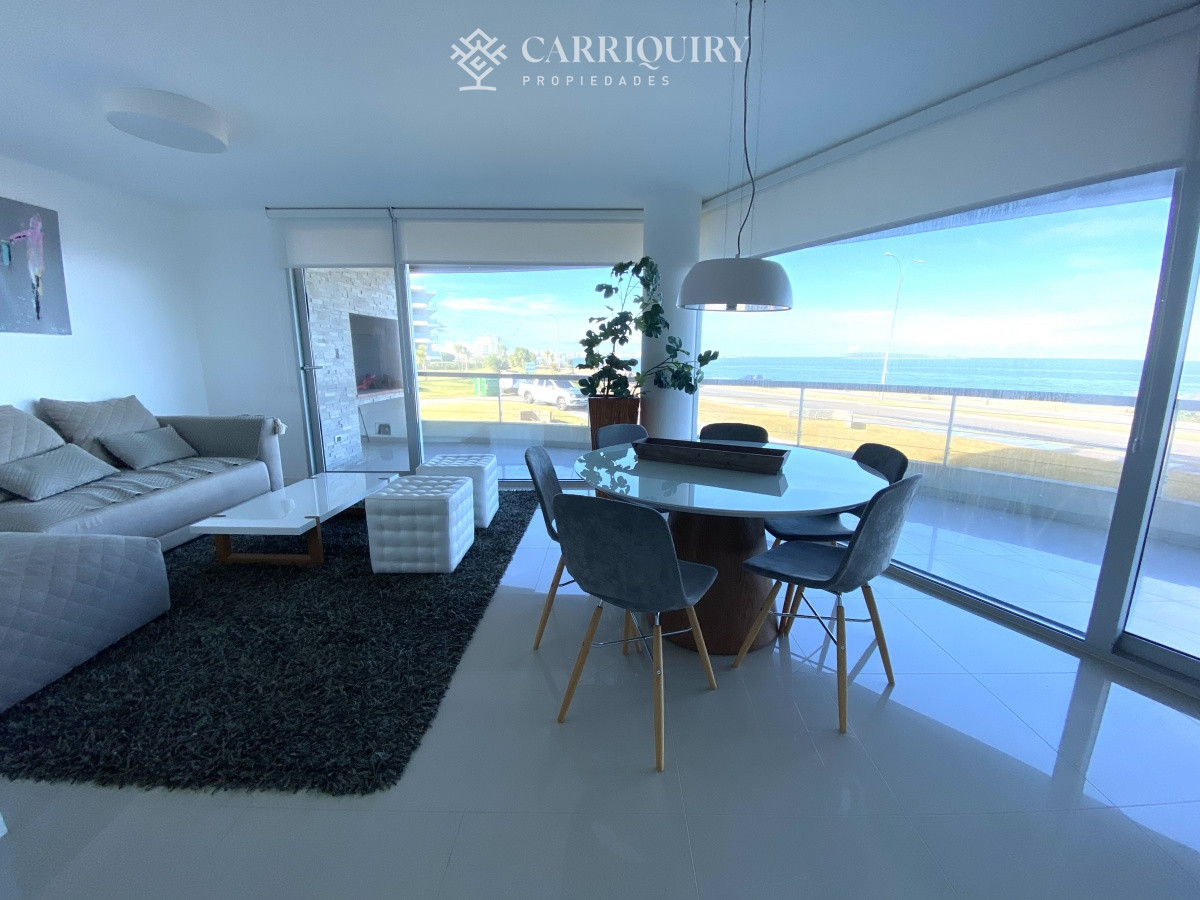 Apartamento ID.7896 - Playa Mansa apartamento en venta 3 dormitorios y servicio.