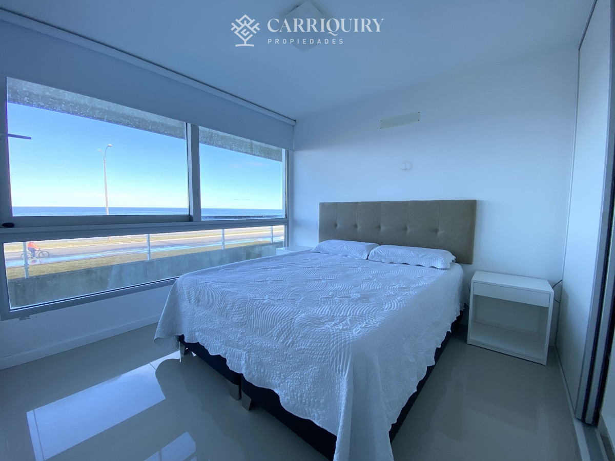 Apartamento ID.7896 - Playa Mansa apartamento en venta 3 dormitorios y servicio.