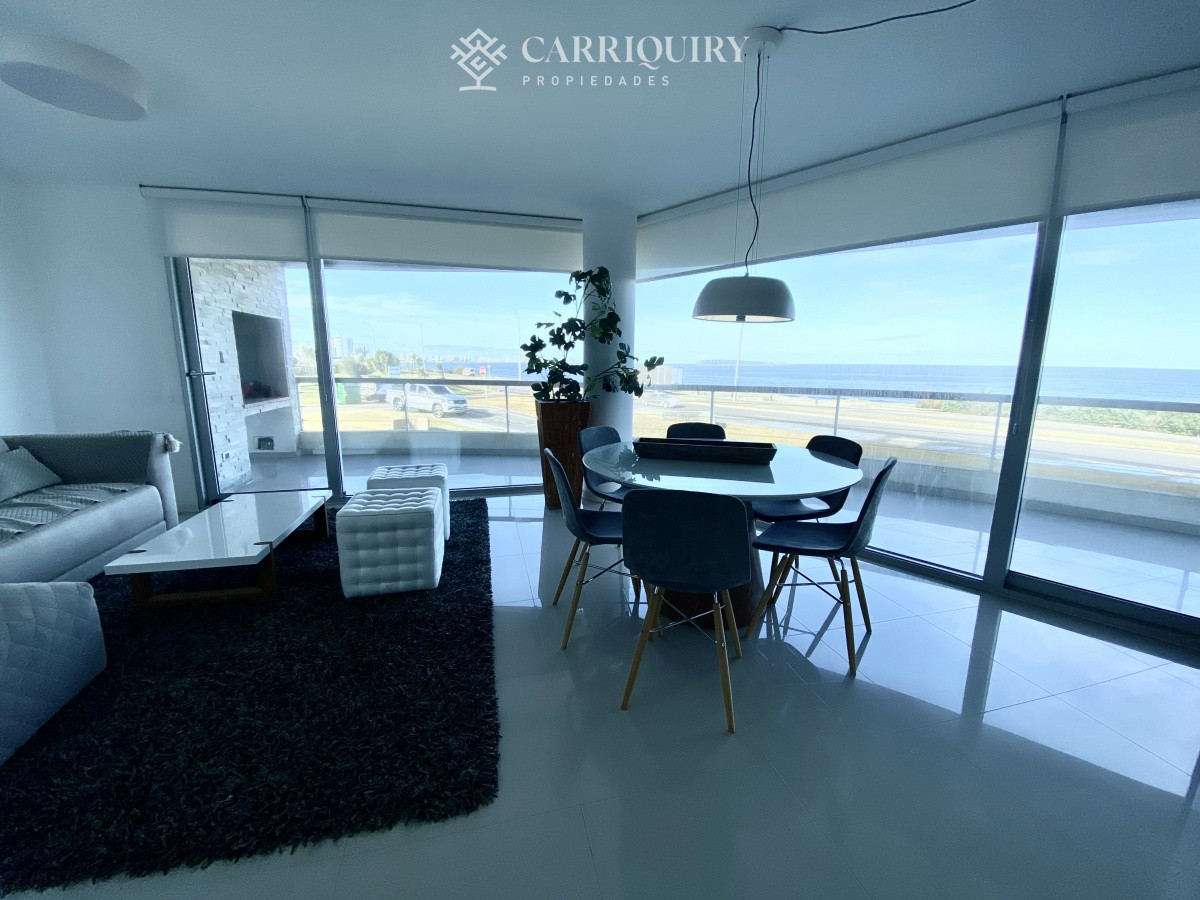 Apartamento ID.7896 - Playa Mansa apartamento en venta 3 dormitorios y servicio.