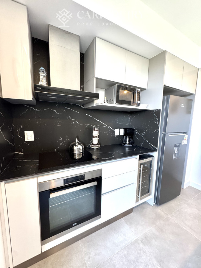 Apartamento ID.8318/Apartamento-en-playa-Brava- - Apartamento en venta 2 dormitorios Playa Mansa vista - Venetian - a estrenar - frente al mar- lujo