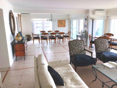  venta apartamento  3 dormitorios y servicio, vista al mar  - Playa Mansa