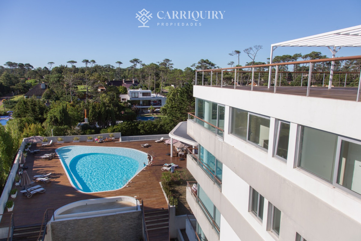Apartamento ID.7896 - Playa Mansa apartamento en venta 3 dormitorios y servicio.