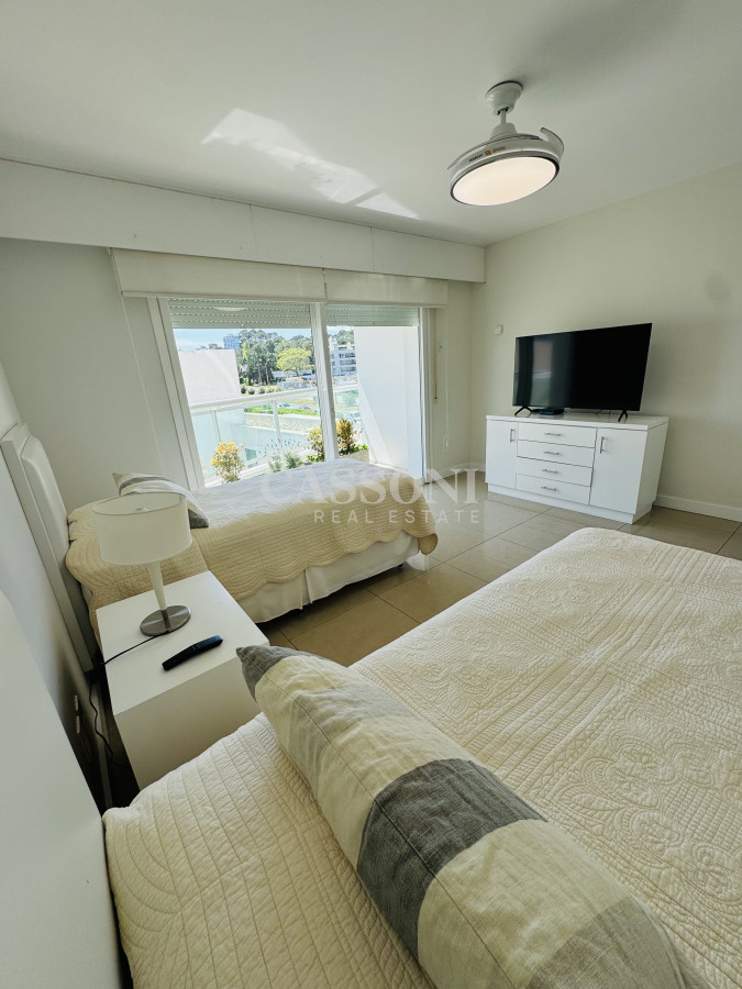 Apartamento ID.2210 - En venta. Apartamento en Torre Aquarela. 2 Dormitorios y dep. de servicio. 