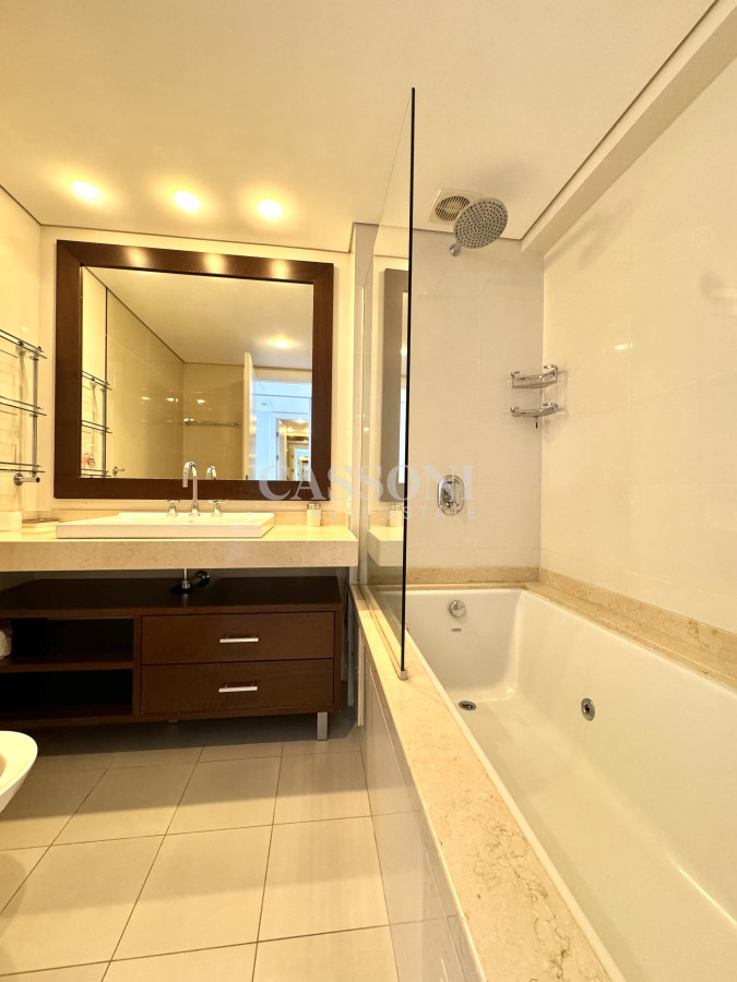 Apartamento ID.2210 - En venta. Apartamento en Torre Aquarela. 2 Dormitorios y dep. de servicio. 