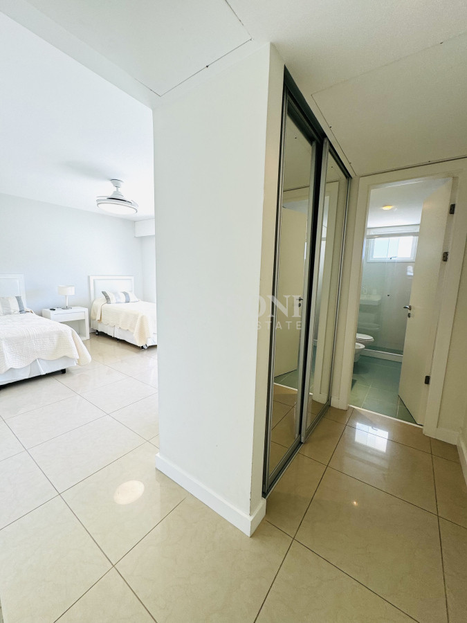 Apartamento ID.2210 - En venta. Apartamento en Torre Aquarela. 2 Dormitorios y dep. de servicio. 