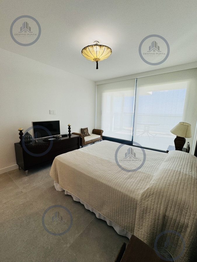 Apartamento ID.2203 - Apartamento en venta 2 dormitorios Playa Mansa vista - Venetian - a estrenar - frente al mar- lujo