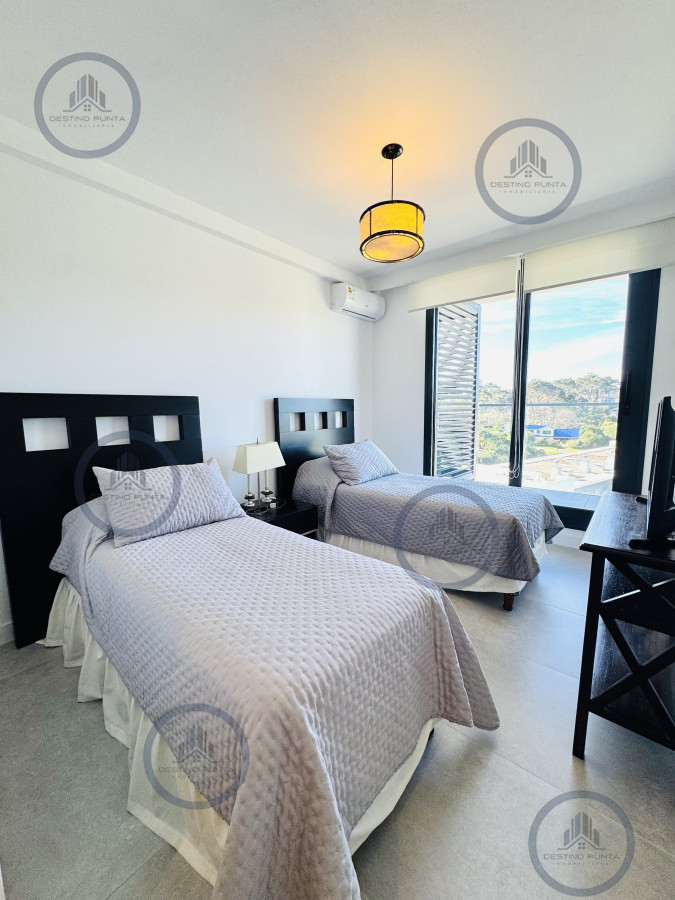 Apartamento ID.2203 - Apartamento en venta 2 dormitorios Playa Mansa vista - Venetian - a estrenar - frente al mar- lujo