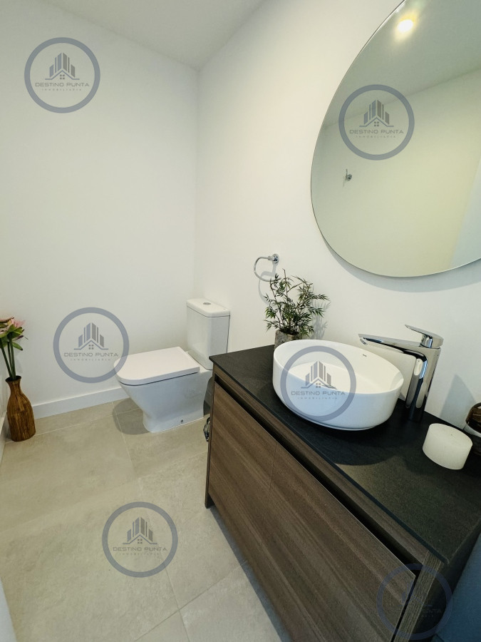 Apartamento ID.2203 - Apartamento en venta 2 dormitorios Playa Mansa vista - Venetian - a estrenar - frente al mar- lujo