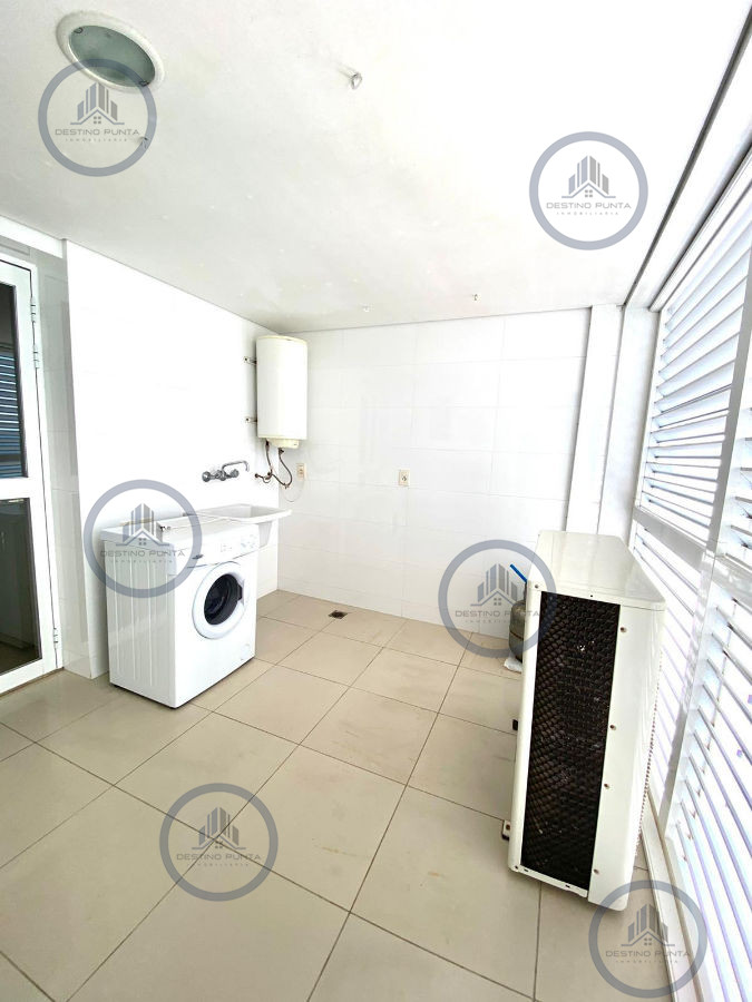 Apartamento ID.1608 - Aquarela en venta 2 dormitorios màs dependencia de servicio, Punta del Este, Playa ManSA