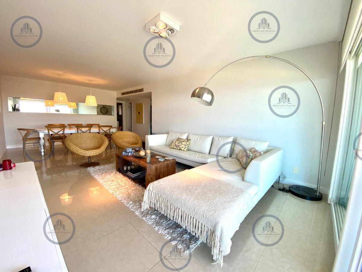 Apartamento ID.1608 - Aquarela en venta 2 dormitorios màs dependencia de servicio, Punta del Este, Playa ManSA
