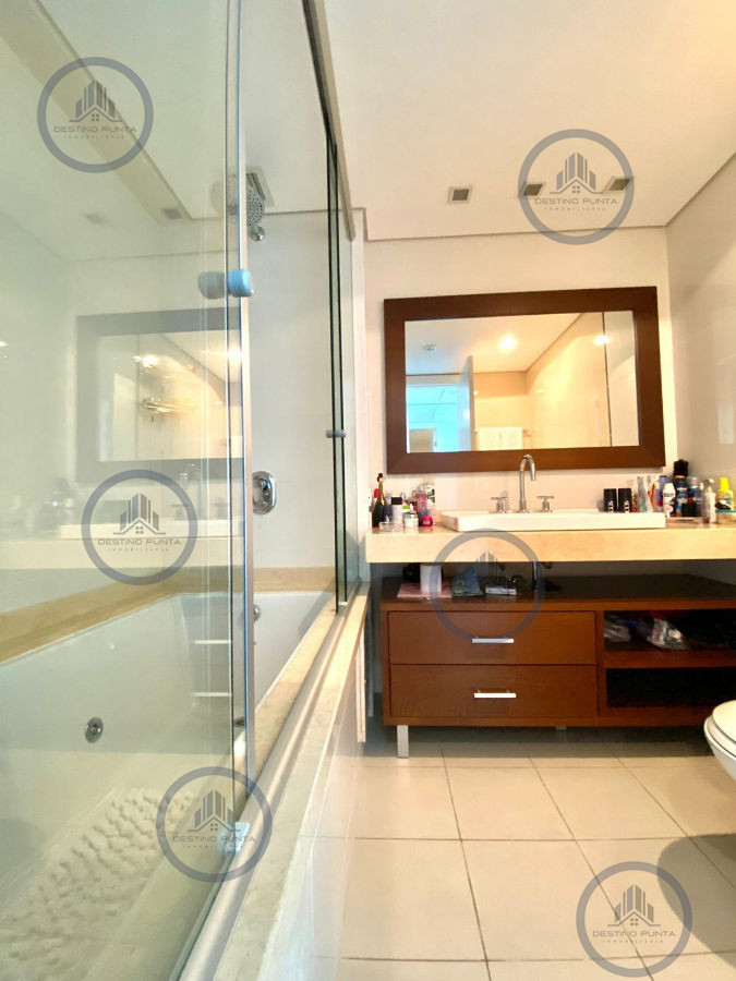 Apartamento ID.1608 - Aquarela en venta 2 dormitorios màs dependencia de servicio, Punta del Este, Playa ManSA