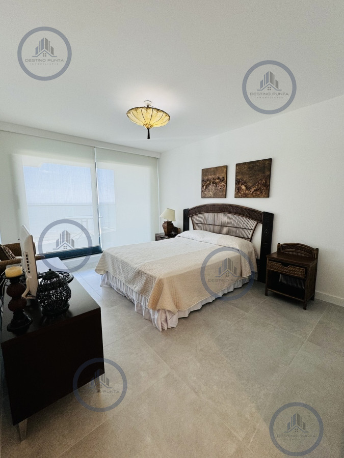 Apartamento ID.2203 - Apartamento en venta 2 dormitorios Playa Mansa vista - Venetian - a estrenar - frente al mar- lujo