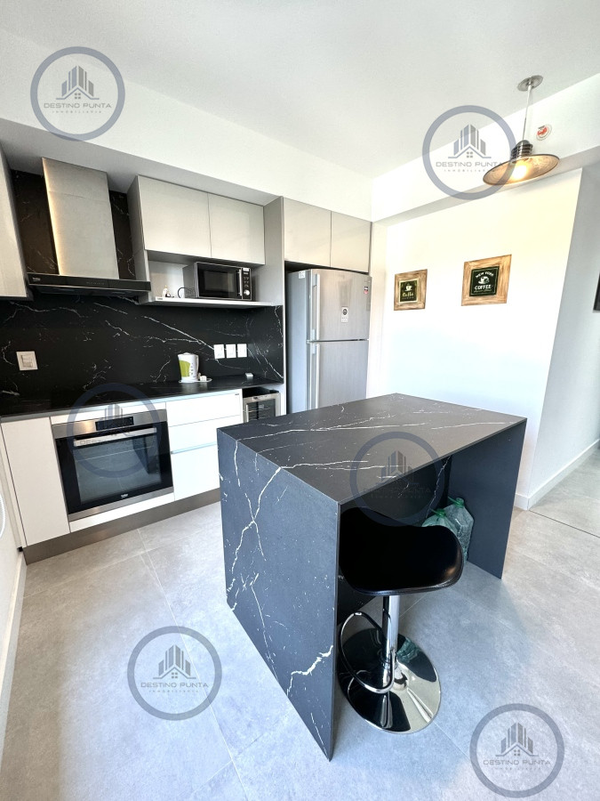 Apartamento ID.2203 - Apartamento en venta 2 dormitorios Playa Mansa vista - Venetian - a estrenar - frente al mar- lujo