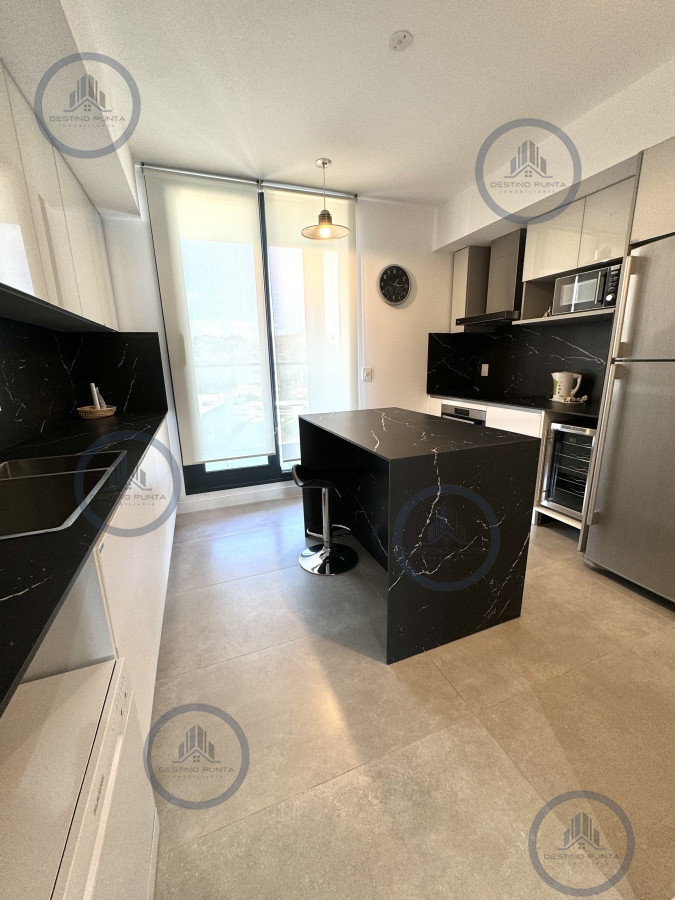 Apartamento ID.2203 - Apartamento en venta 2 dormitorios Playa Mansa vista - Venetian - a estrenar - frente al mar- lujo