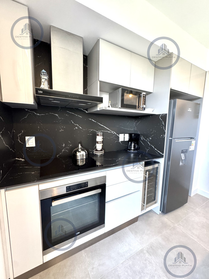 Apartamento ID.2203 - Apartamento en venta 2 dormitorios Playa Mansa vista - Venetian - a estrenar - frente al mar- lujo